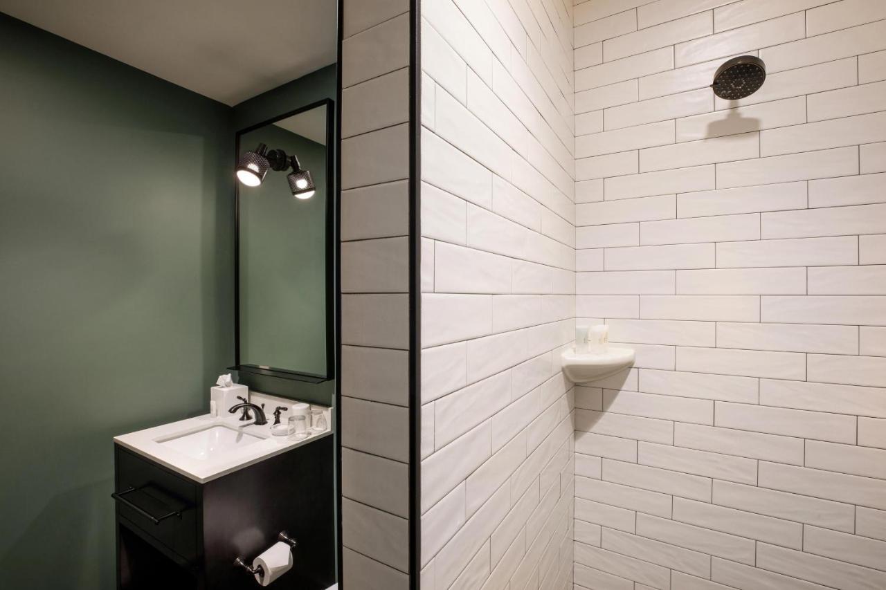 Cyrus Hotel, Topeka, A Tribute Portfolio Hotel Екстериор снимка