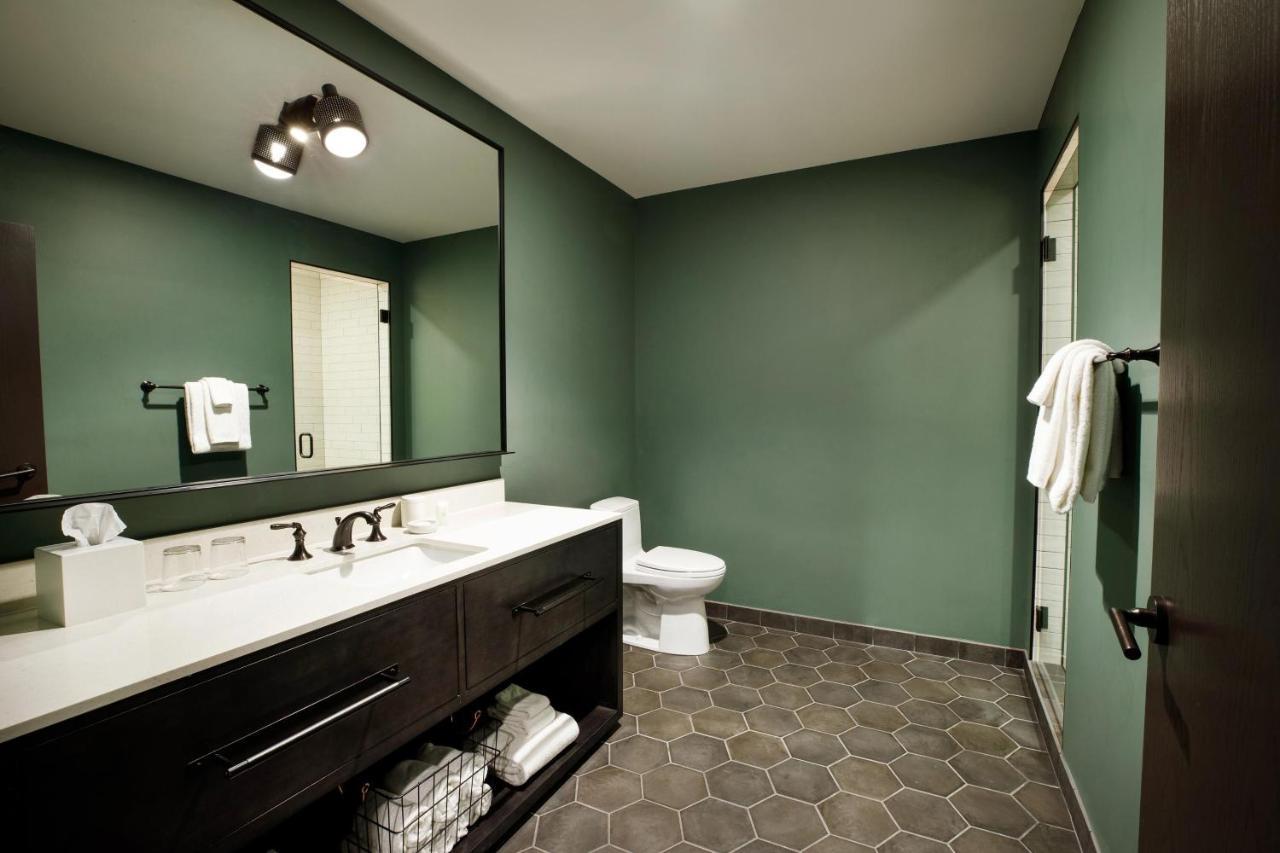 Cyrus Hotel, Topeka, A Tribute Portfolio Hotel Екстериор снимка