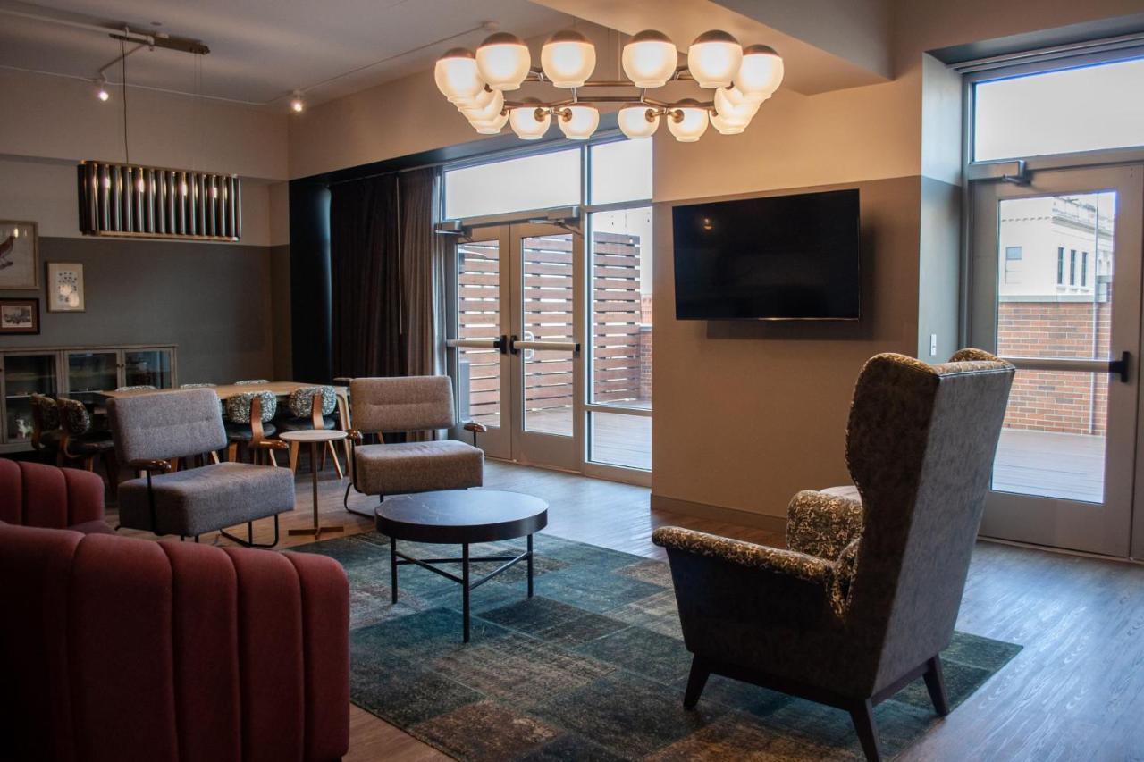 Cyrus Hotel, Topeka, A Tribute Portfolio Hotel Екстериор снимка
