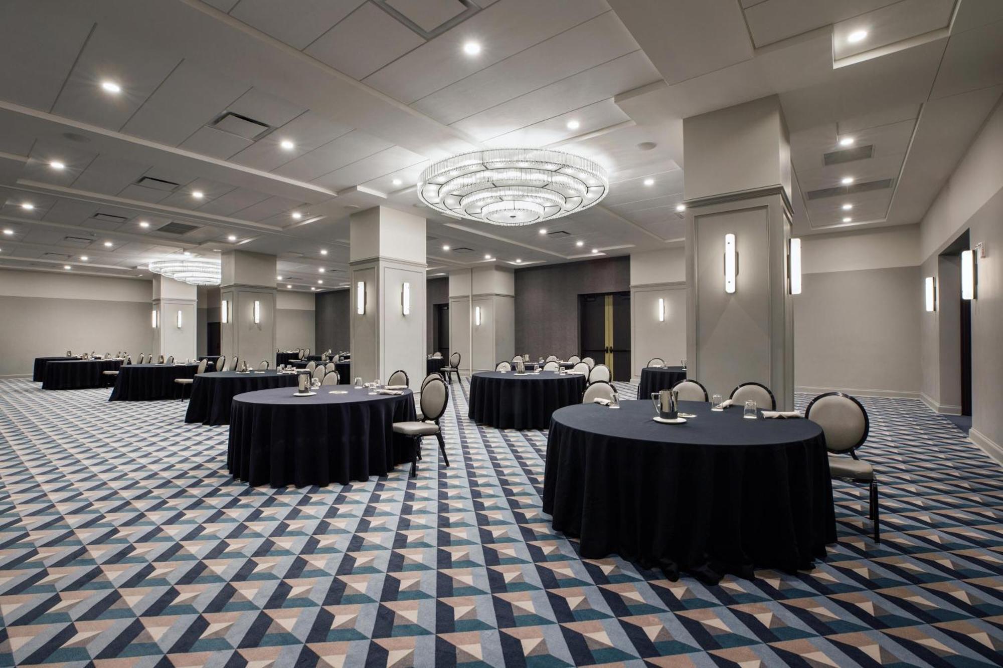 Cyrus Hotel, Topeka, A Tribute Portfolio Hotel Екстериор снимка