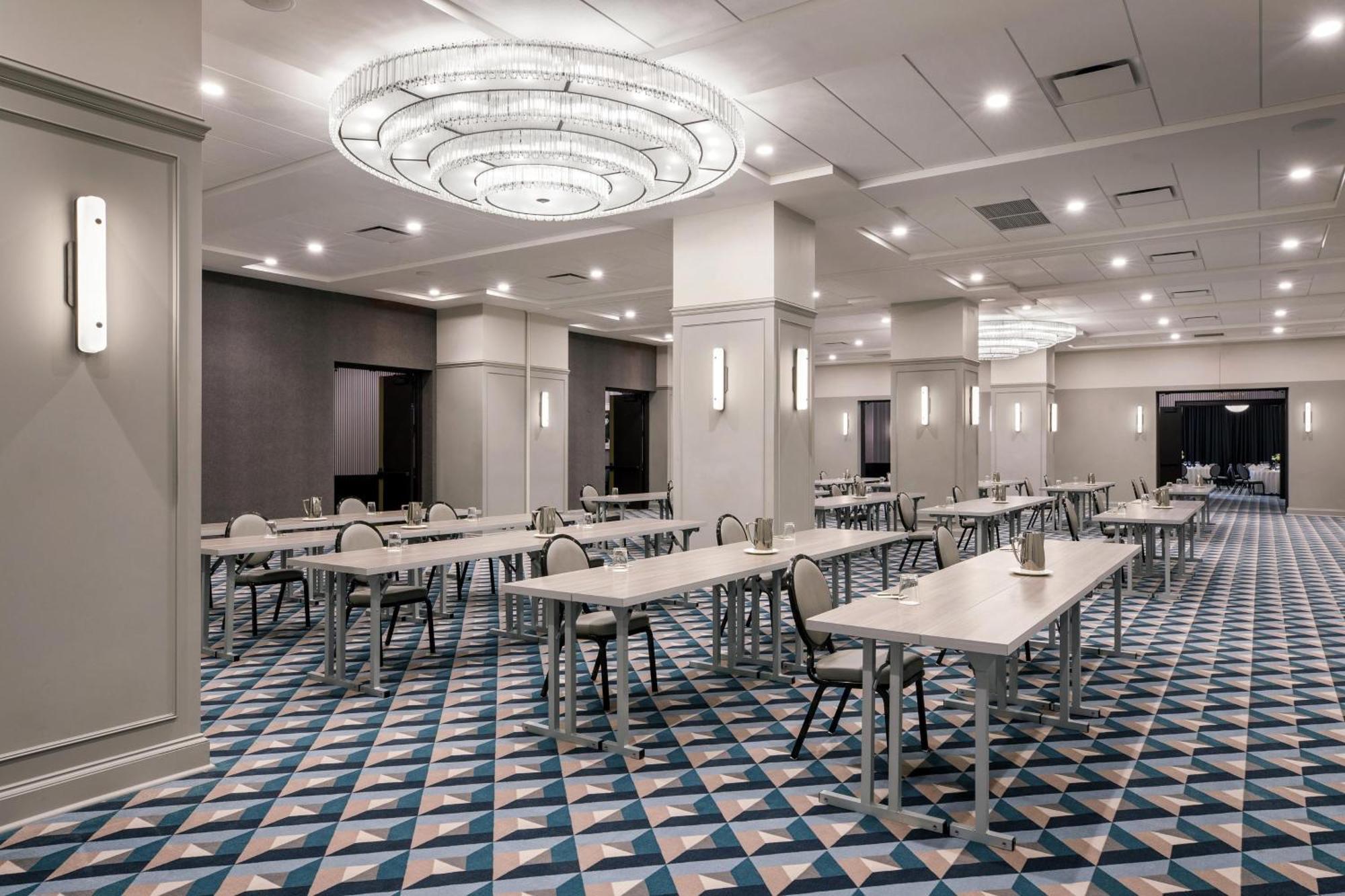Cyrus Hotel, Topeka, A Tribute Portfolio Hotel Екстериор снимка